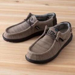 Hey Dude Wally Sox Timber Wolf