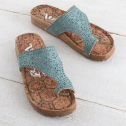 Country Grace Turquoise Daisy Sandal